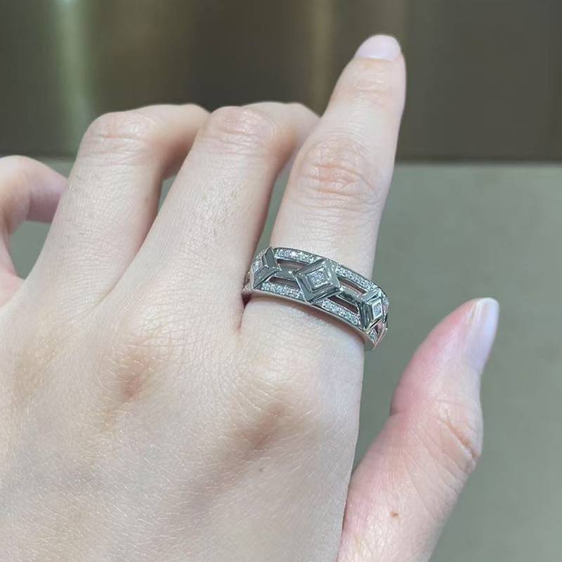 Affordable LuxuryMen's RingS925银镀白金定制选款副石Moissanite1.0ct